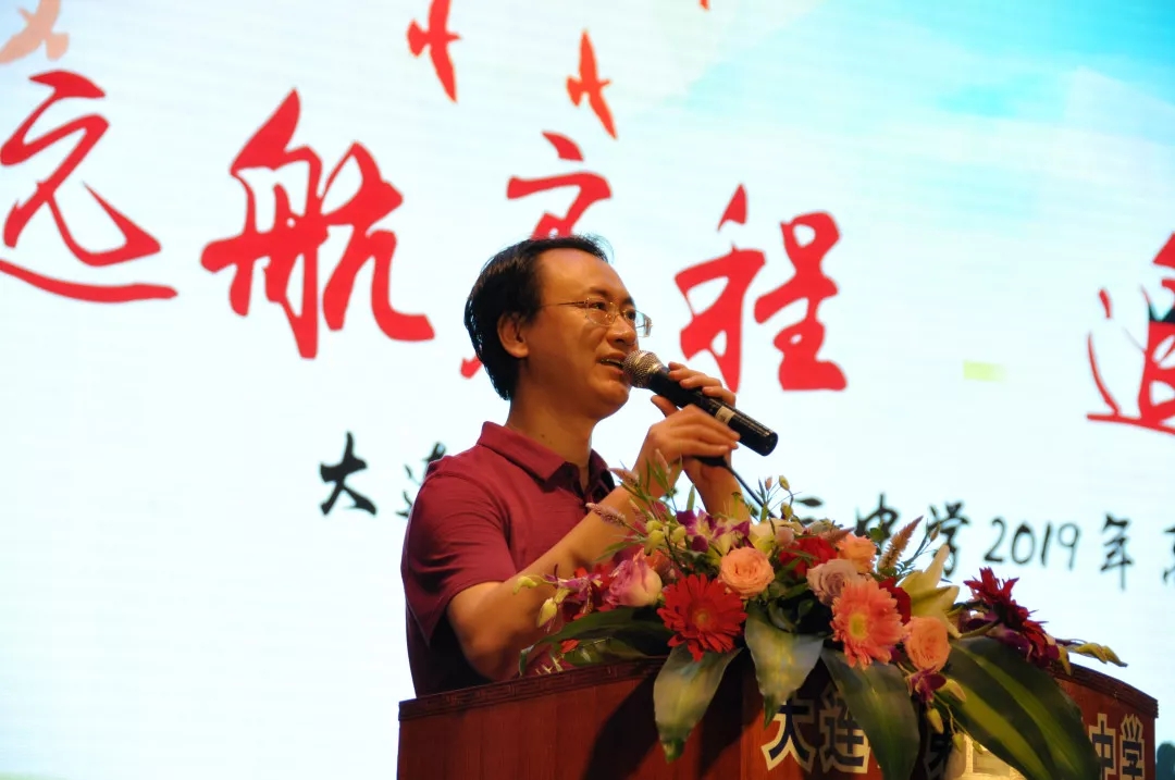 新利18体育官网
2019届高三毕业典礼7.webp.jpg