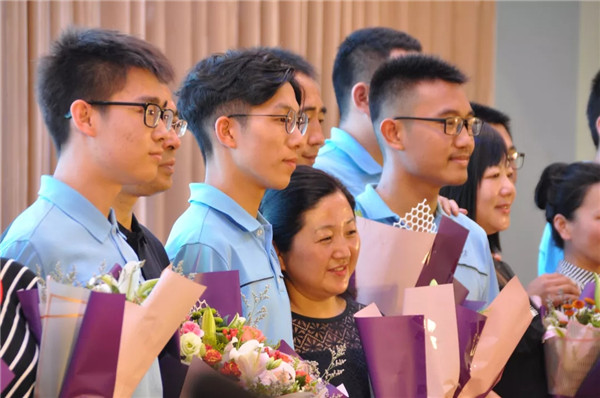 新利18体育官网
2019届高三毕业典礼12.webp.jpg