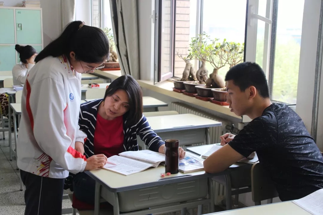 新利18体育官网
对2019年中考学生及家长全面开放8.webp.jpg
